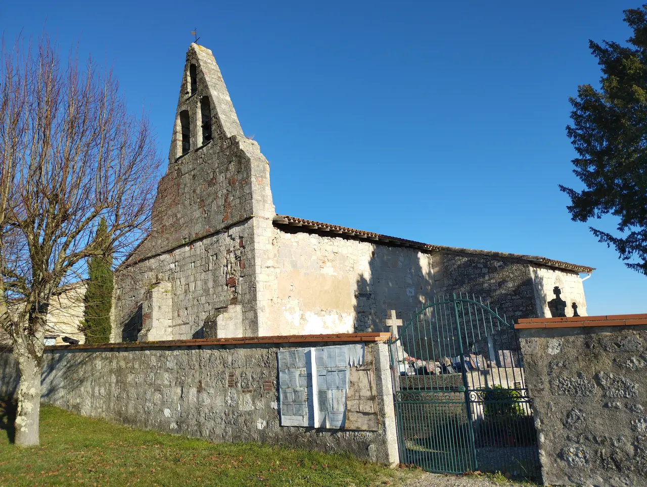 Vue entrée cimetière et Église Sainte-Rose de Viterbe - Malause