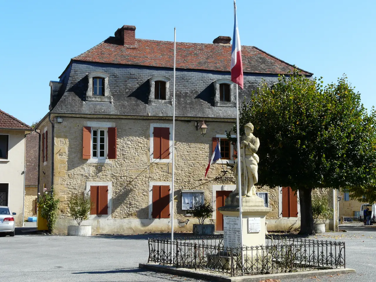 Mauzac (24) mairie (1)