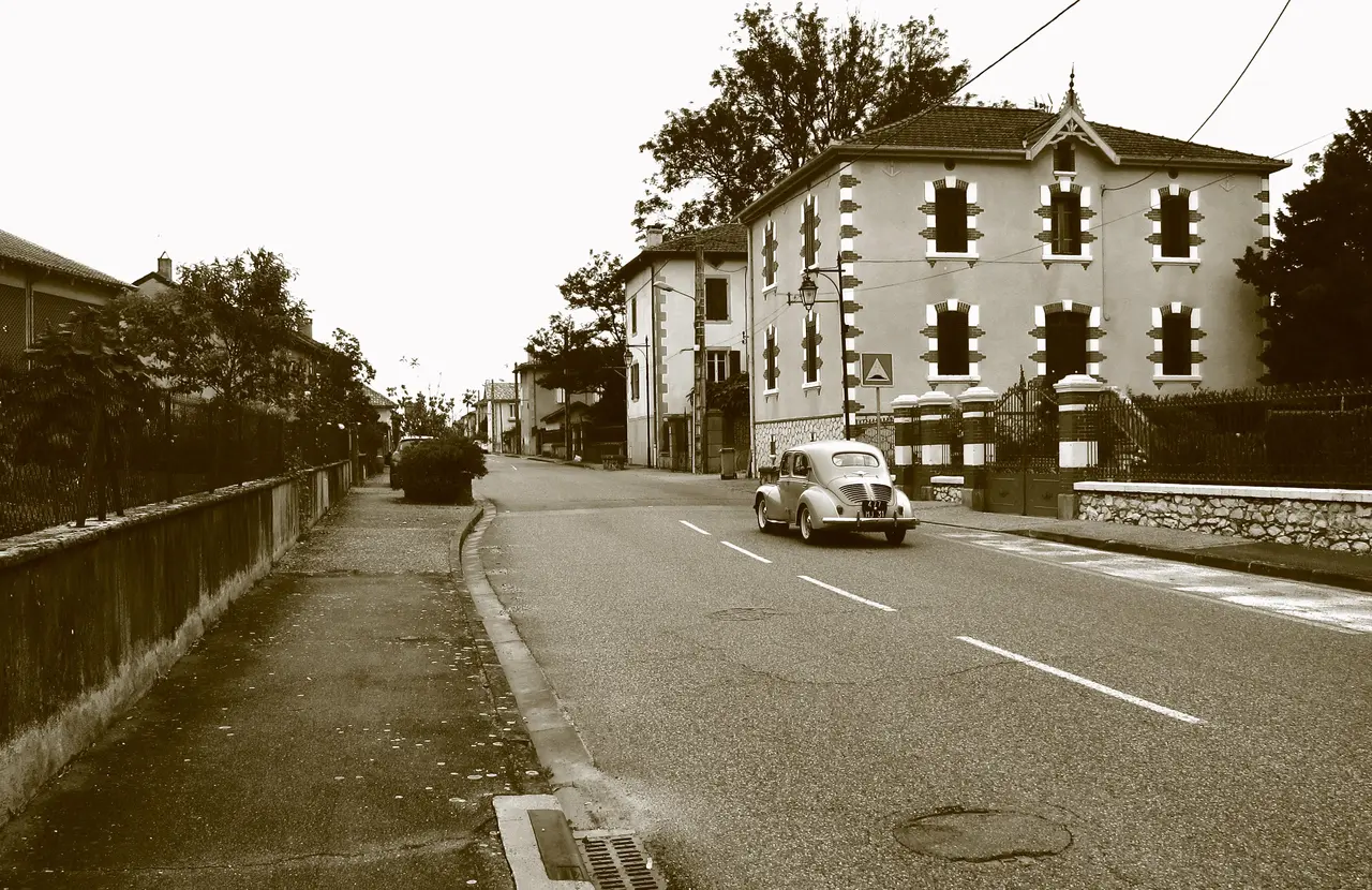 Mazères-sur-Salat - Rue Marcel Loubens - 20130628 (1)