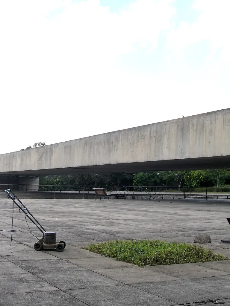 paulo mendes da rocha, sao paulo april 2006