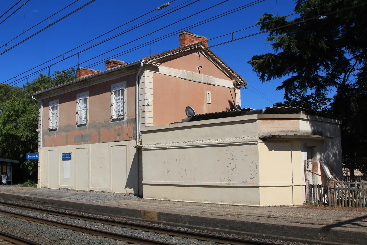 File:Bâtiment voyageurs de Milhaud par Cramos.JPG