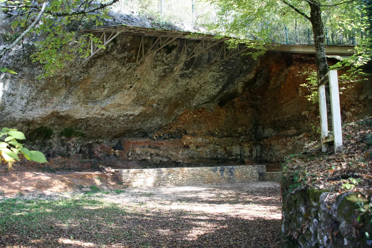 Grand abri de la Ferrassie - Savignac-de-Miremont - 20090924
