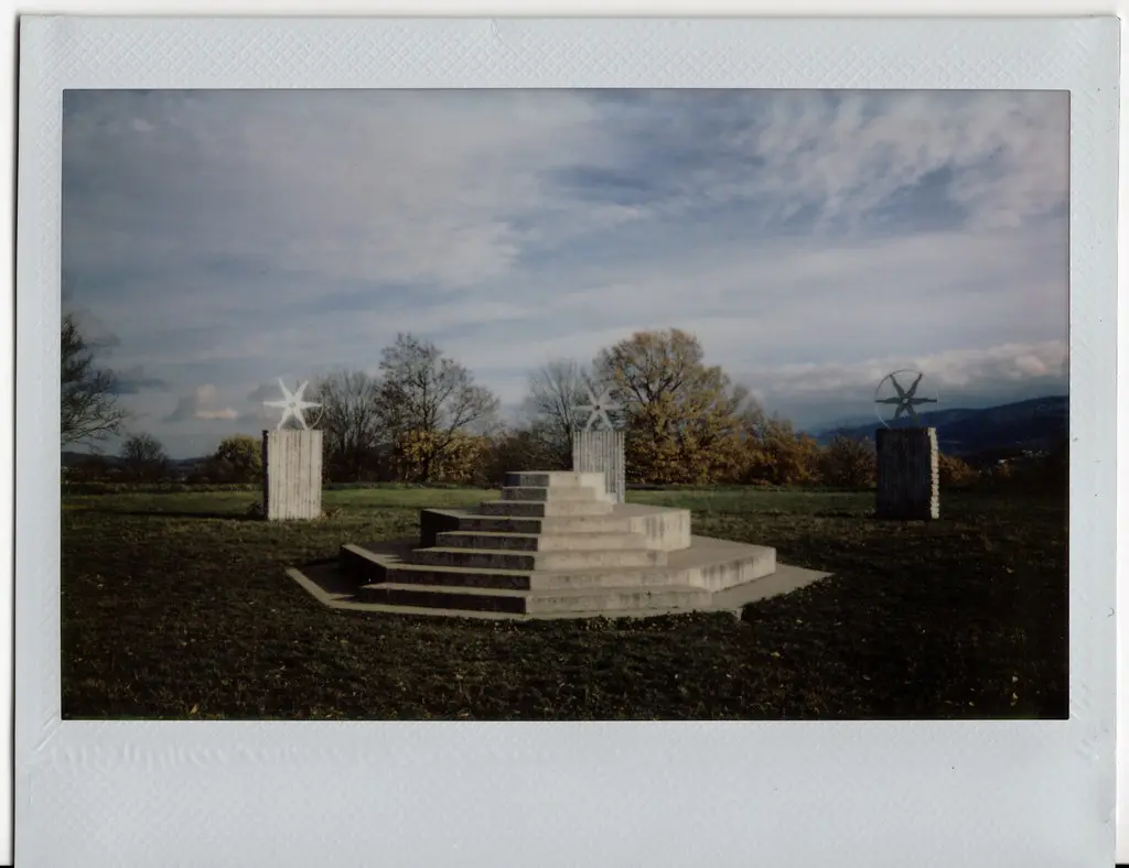 Parc de montaud . Cret des six soleil