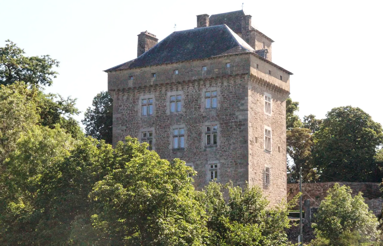 File:12 - Montrozier Château.jpg