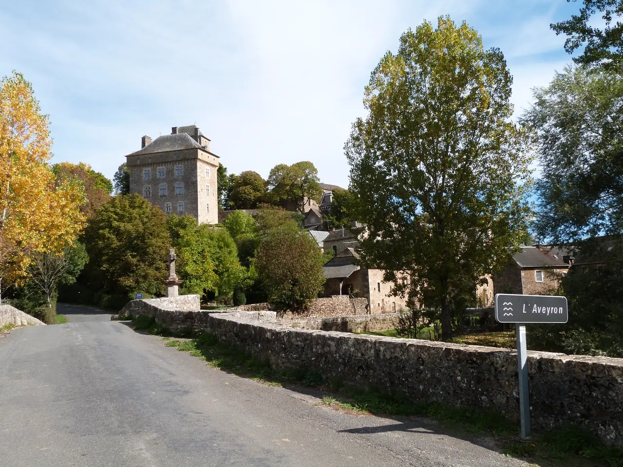 Arrivée au village de Montrozier