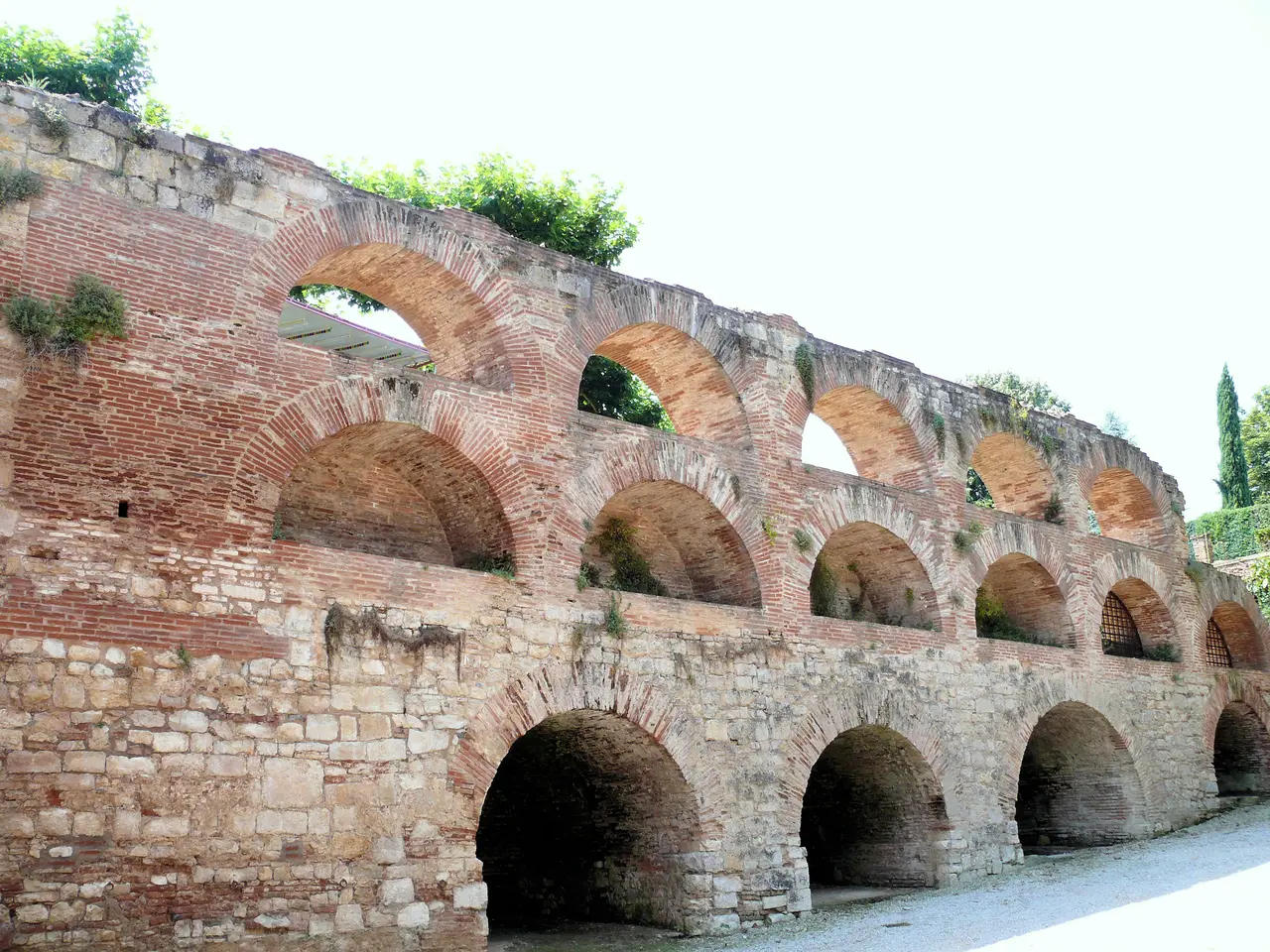 Nègrepelisse - Château - Mur de soutènement 18e siècle