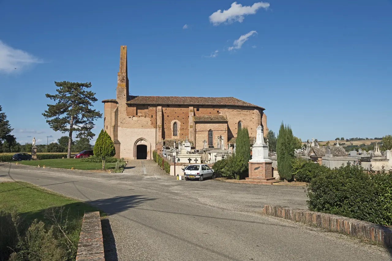 Nohic Eglise St Sernin et la place du Souvenir