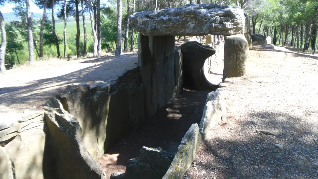 Pépieux Dolmen des Fades AL12