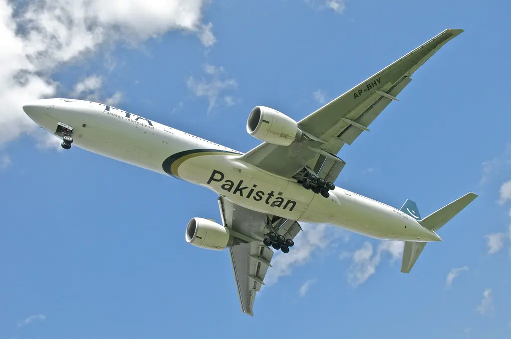 PIA - Pakistan International Airlines Boeing 777-300ER; AP-BHV@LHR;13.05.2013/708eh