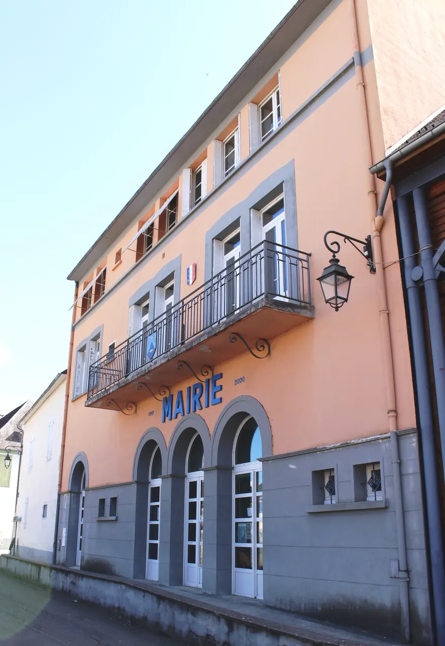 Mairie de Pouzac (Hautes-Pyrénées) 1