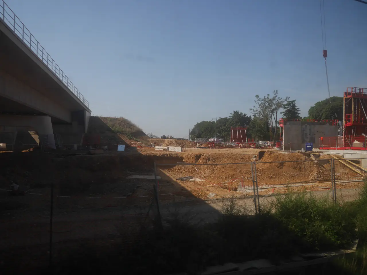 File:Chantier de la gare Nîmes - Manduel - Redessan en septembre 2018.jpg