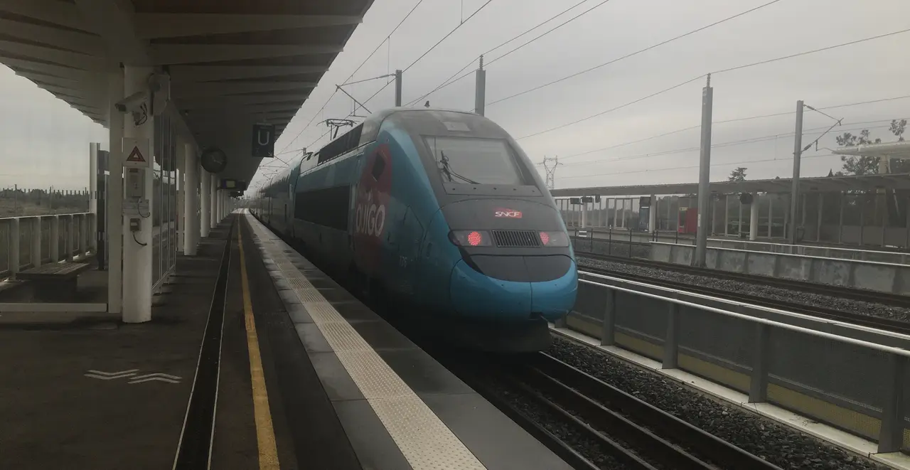 Platforme TGV - Gare de Nîmes-Pont-du-Gard (Redessan, FR30) - 30-11-2023 3