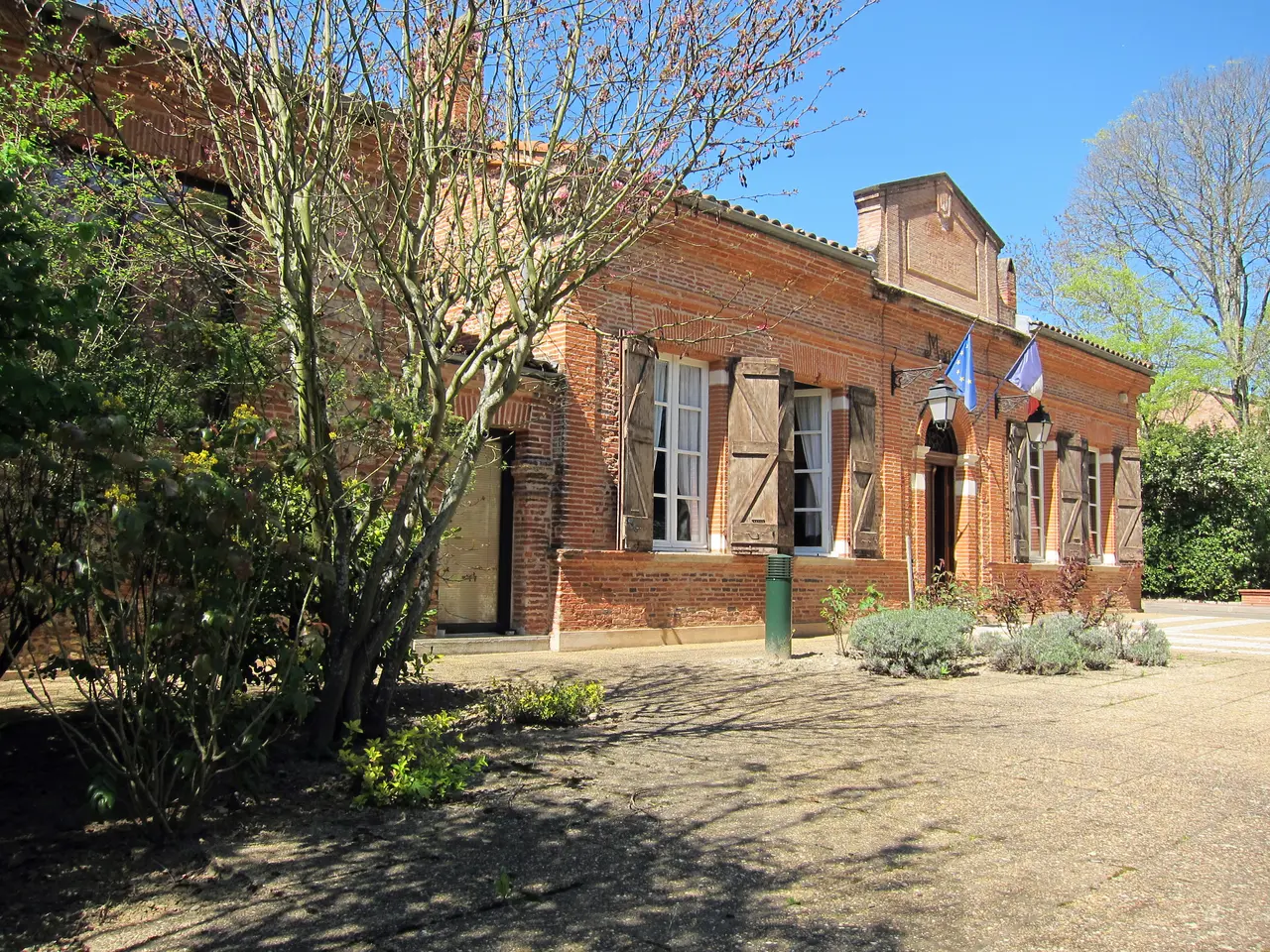 Rouffiac-Tolosan - Mairie - 20110407 (1)