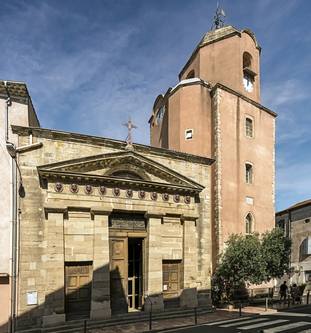 Bedarieux - Façade sud-est de l'église Saint-Alexandre