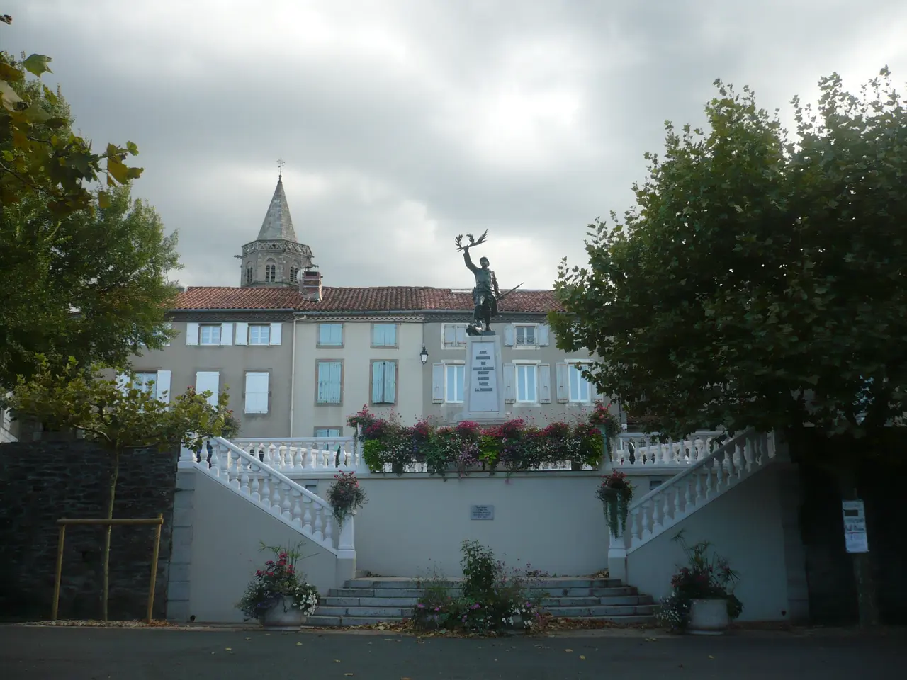 Saint-Amans-Soult monument aux morts