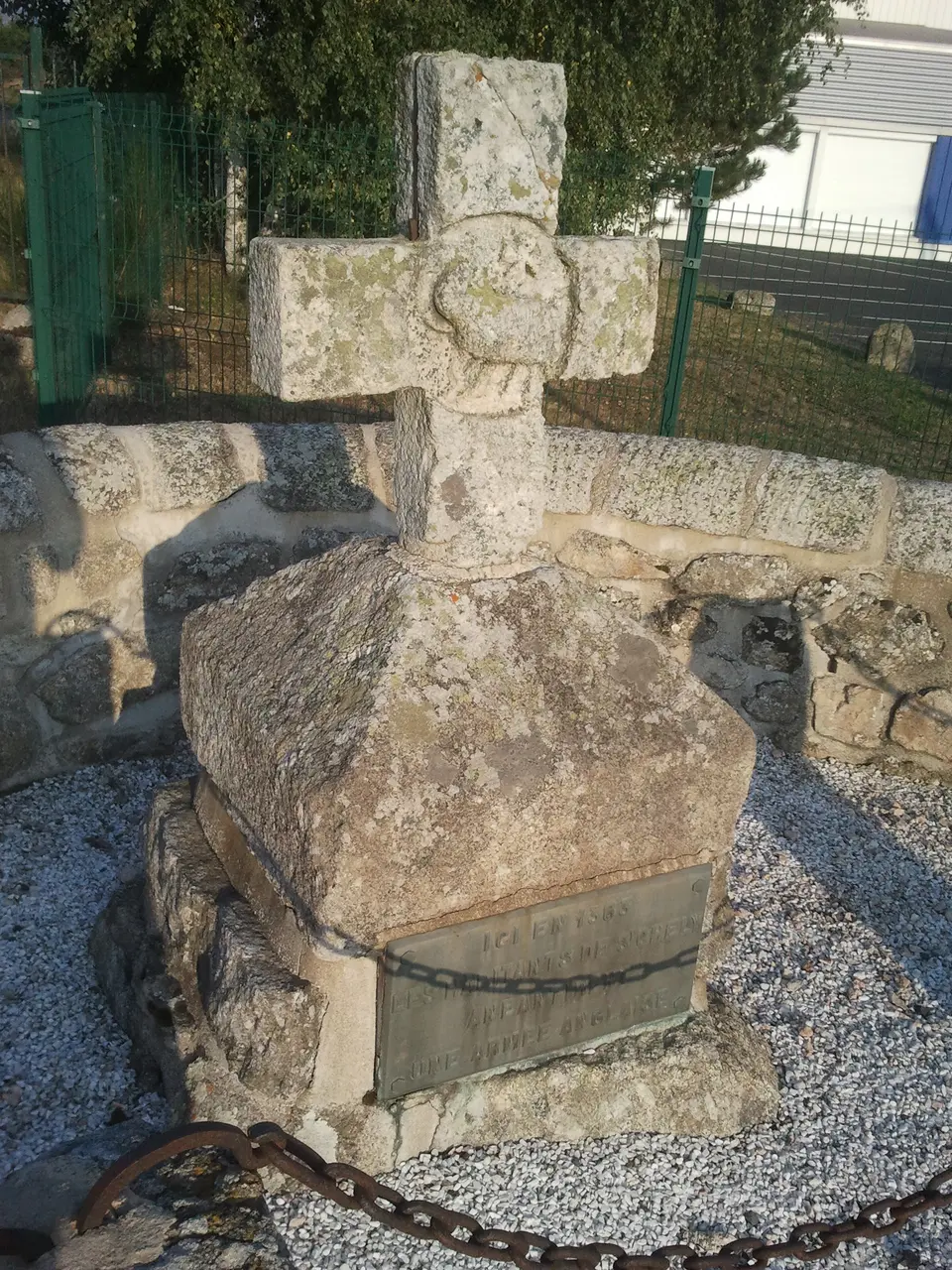 File:Croix des Anglais (Saint-Chély-d'Apcher) (2).jpg