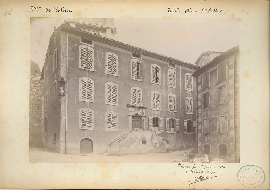 Valence - École Place Saint Estève