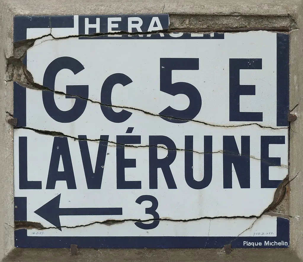 Plaque Michelin de 1937 - Gc 5E, Saint Georges d'Orques, Herault (34) Languedoc-Roussillon, France - Old French Road Signs