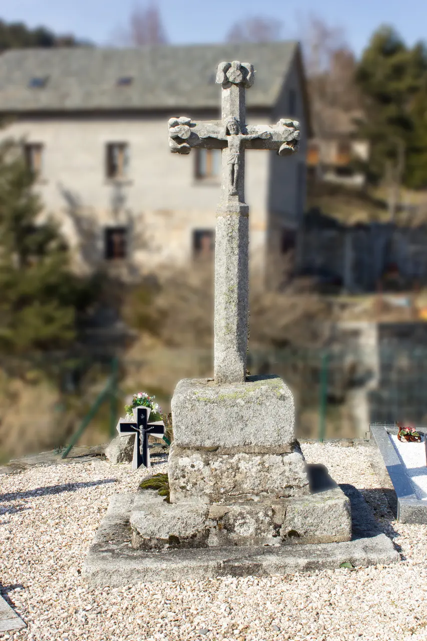 Croix de cimetière de Saint-Juéry IMG 2844a