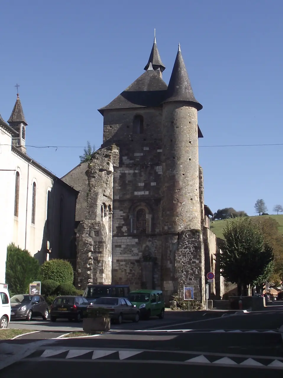 File:Église Saint-Pierre de Saint-Pé-de-Bigorre (Hautes-Pyrénées, France).JPG