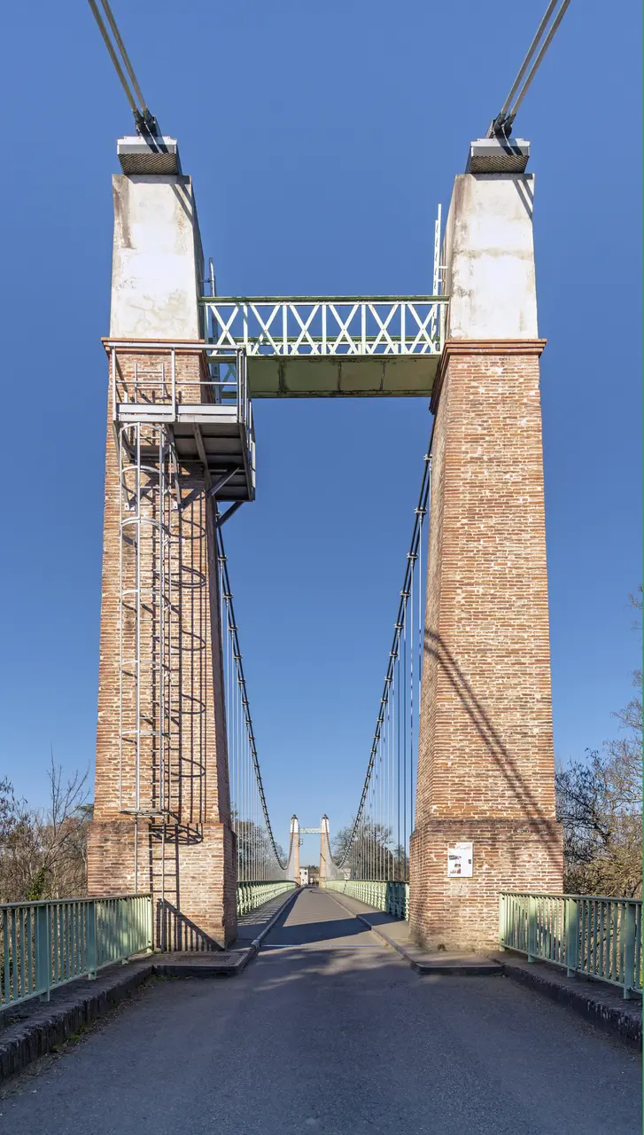 Saint-Sulpice-la-Pointe (Tarn) - le pont suspendu sur l'Agout