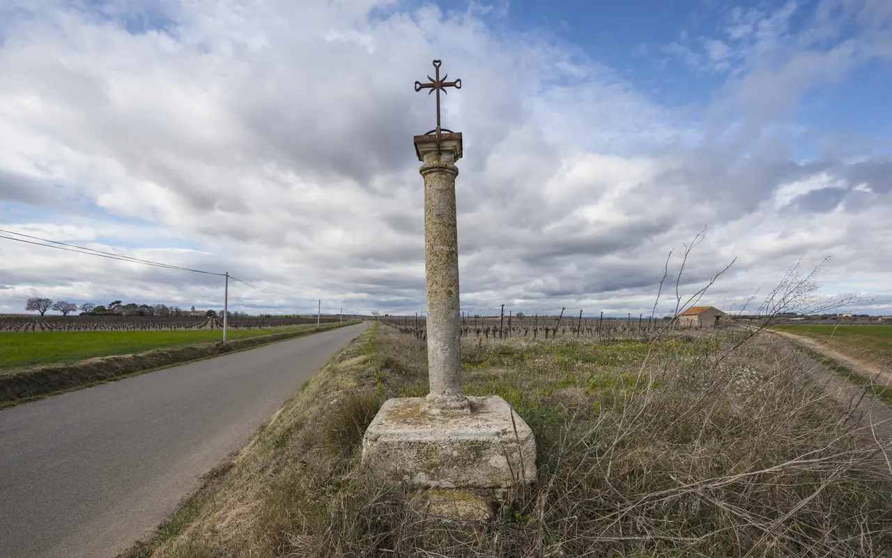 Christian cross near Saint-Thibéry cf01