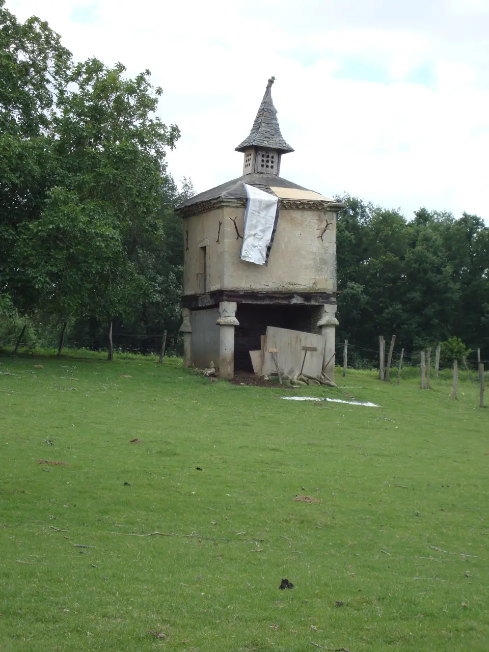Saïx (Tarn, Fr) pigeonnier