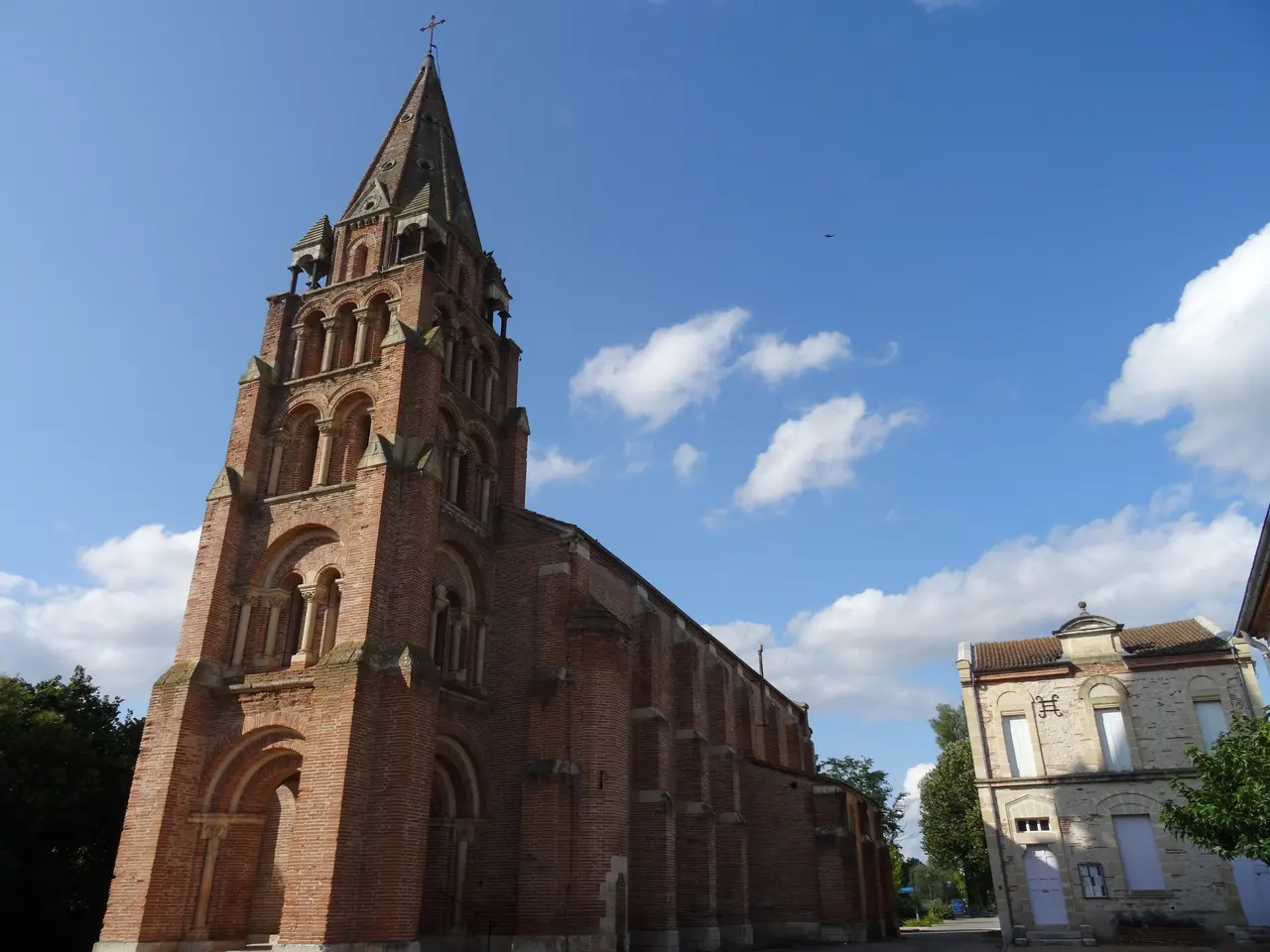 Sauveterre-St-Denis Eglise