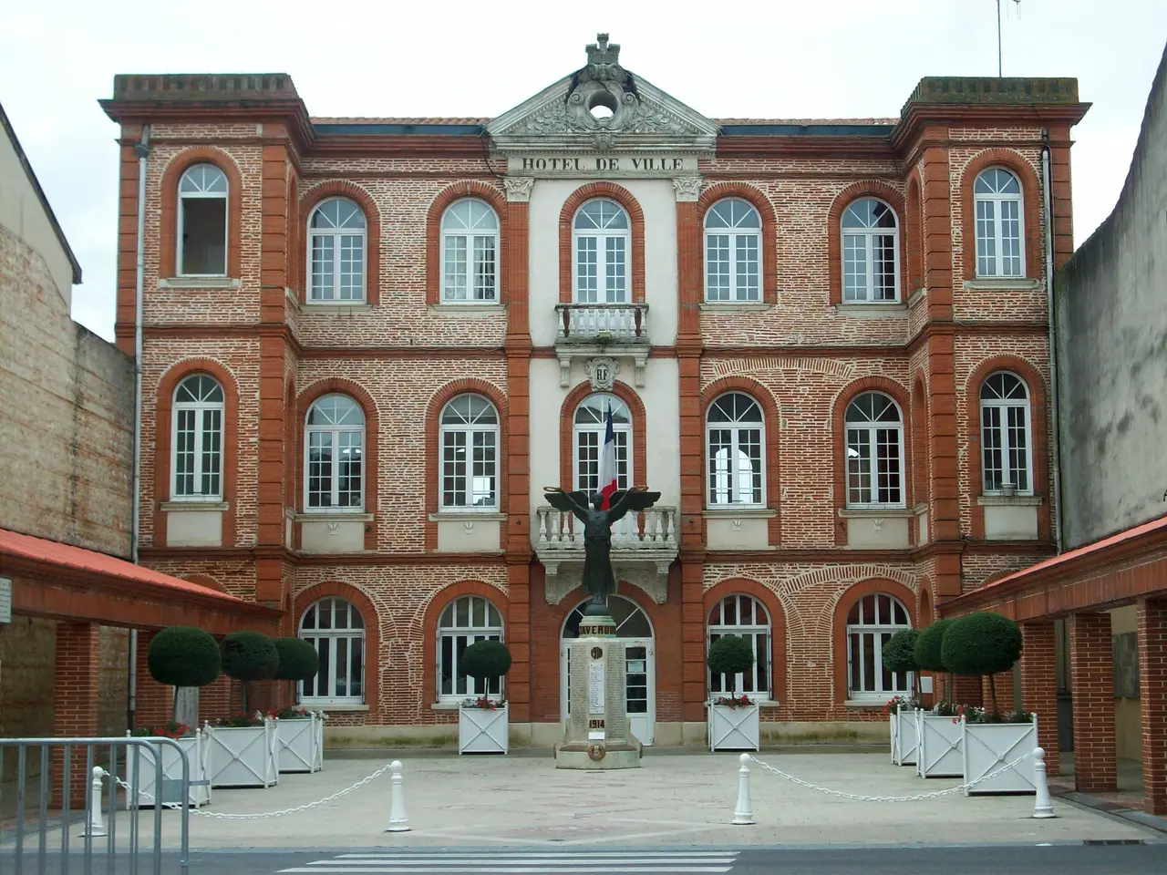 File:Mairie Saverdun (09).jpg