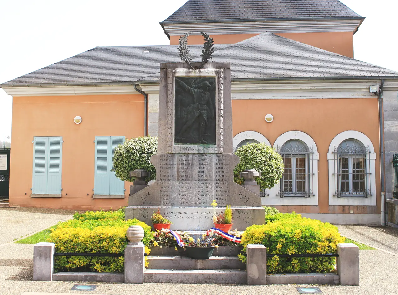 Monument aux morts de Séméac (Hautes-Pyrénées) 1