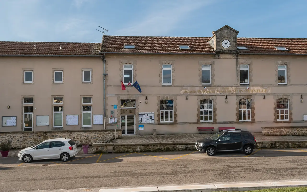 Town hall of Sousceyrac-en-Quercy (1)