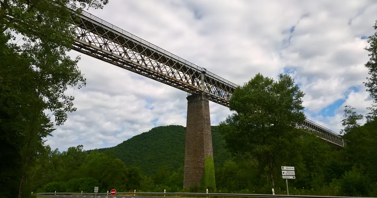 Vendes (Cantal), viaduc de la Sumène