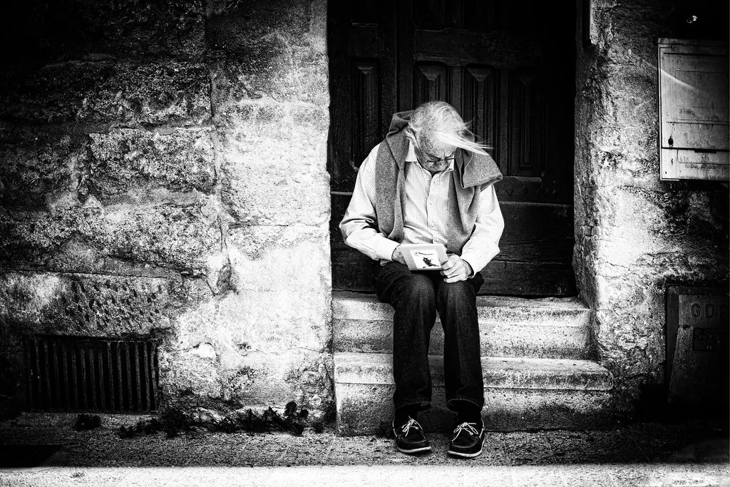 Man Sketching in Uzès