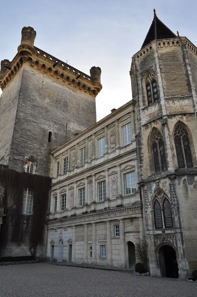 Chapelle gothique (XVe), aile Renaissance (XVIe), tour Bermonde (XIe), Palais ducal dit le Duché, Uzès, Gard, Languedoc-Roussillon, France.