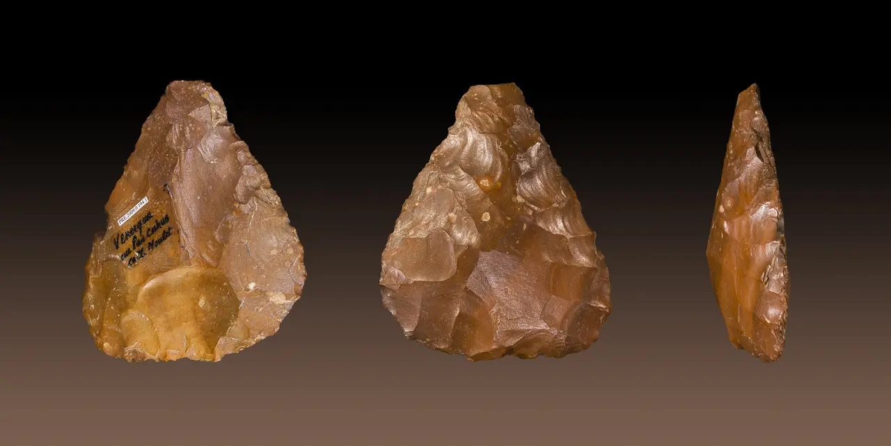 File:Biface Silex Venerque MHNT PRE .2009.0.194.1 Fond.jpg