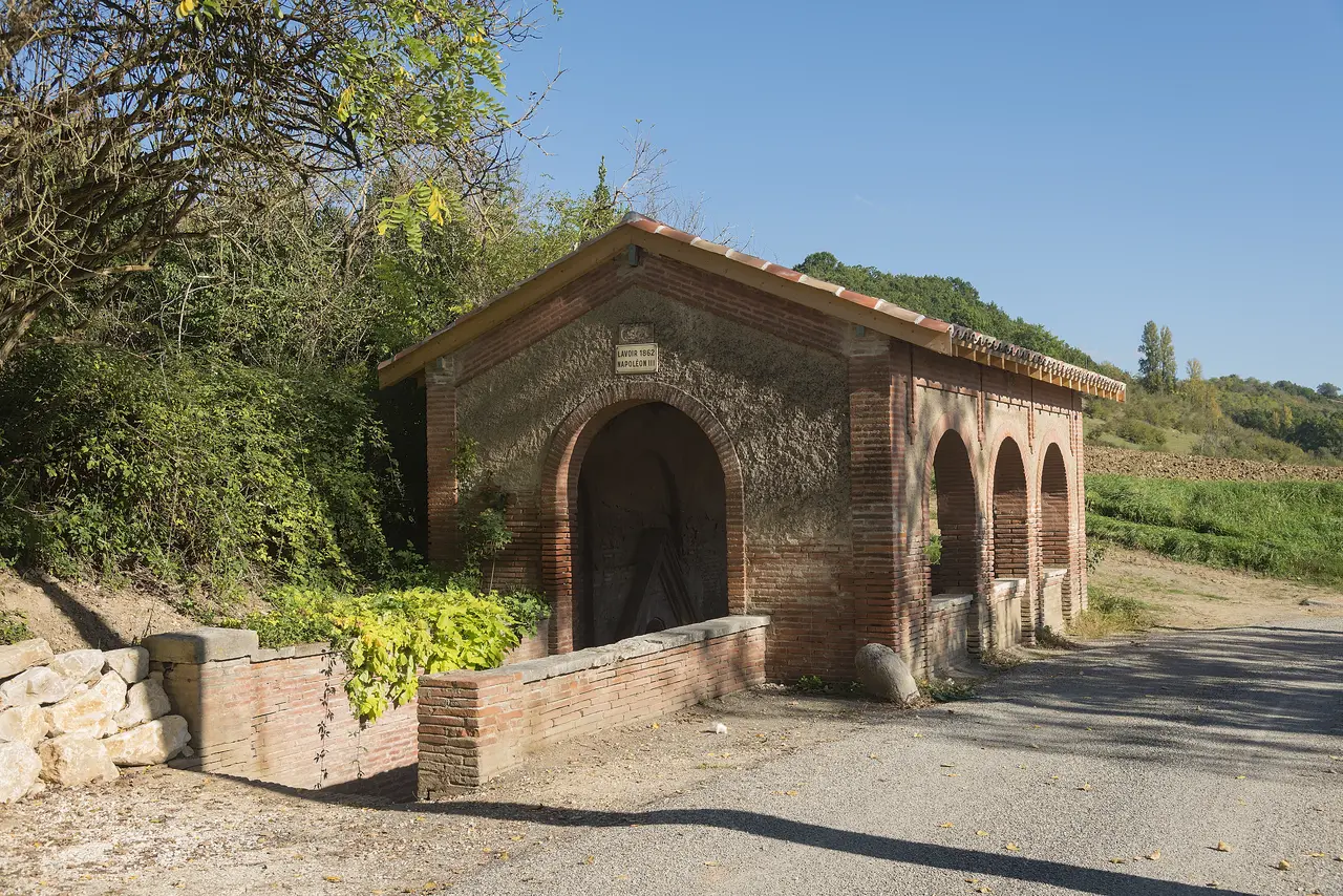 Villebrumier - Lavoir extérieur