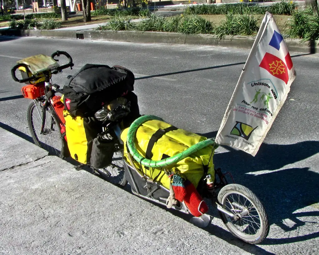 bicicleta Unissons nous pour nos enfants les parents et amis des enfants de Bousquairol Villeneuve Tolosane