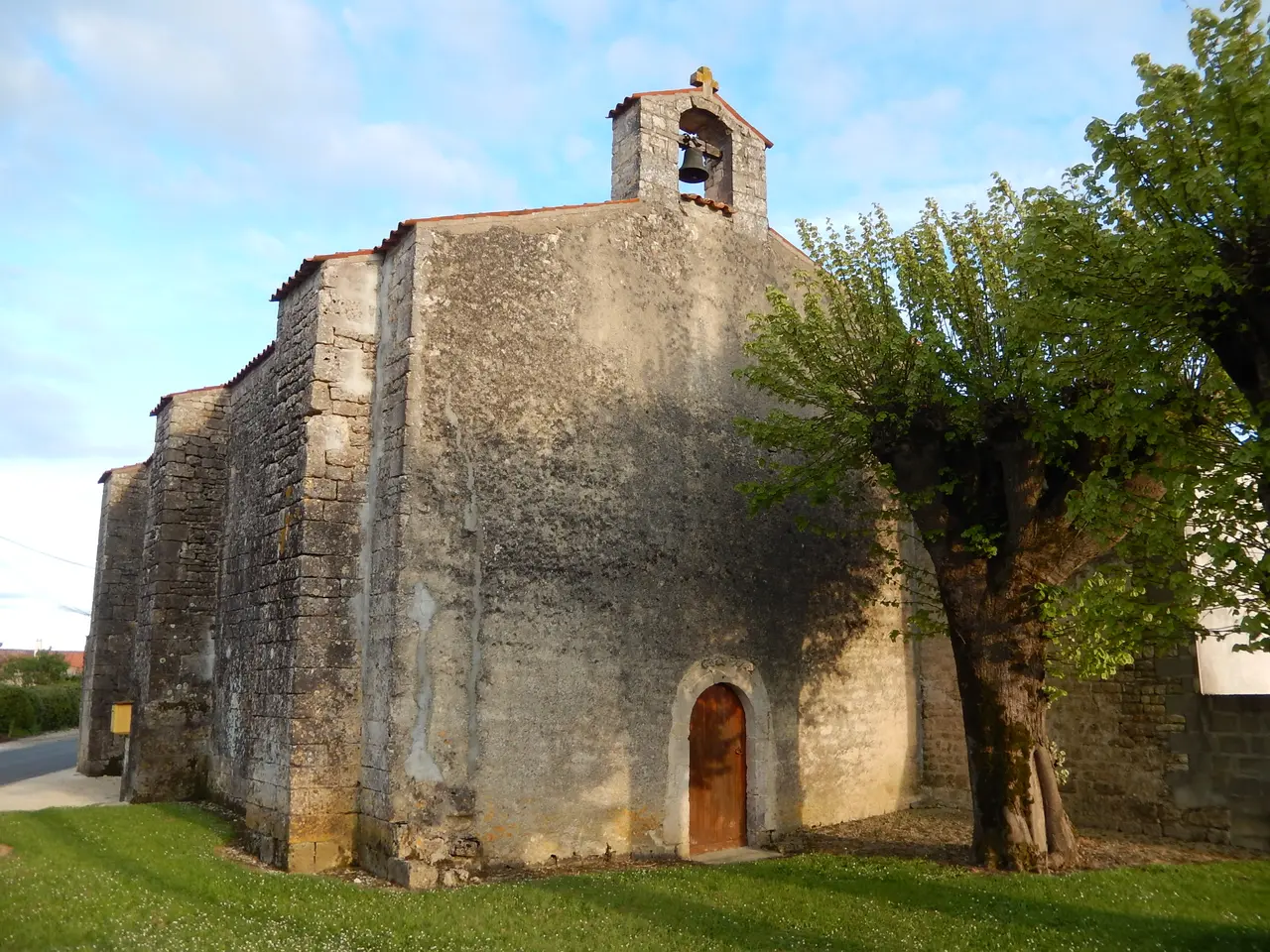 FR 17 Villeneuve-la-Comtesse - Villenouvelle - Église 02