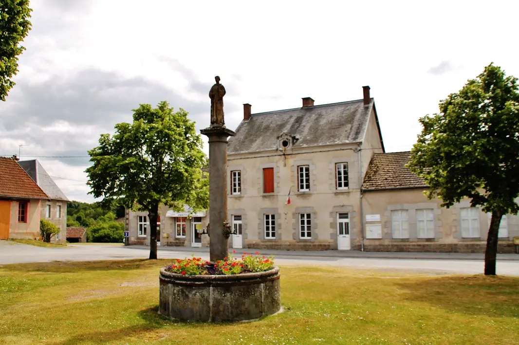 File:021 La Villetelle ( 23260 ).JPG