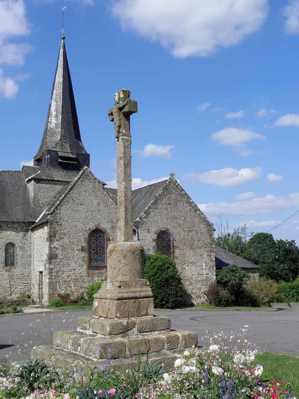 Ambrières-les-Vallées (53) Église Saint-Martin de Cigné 02