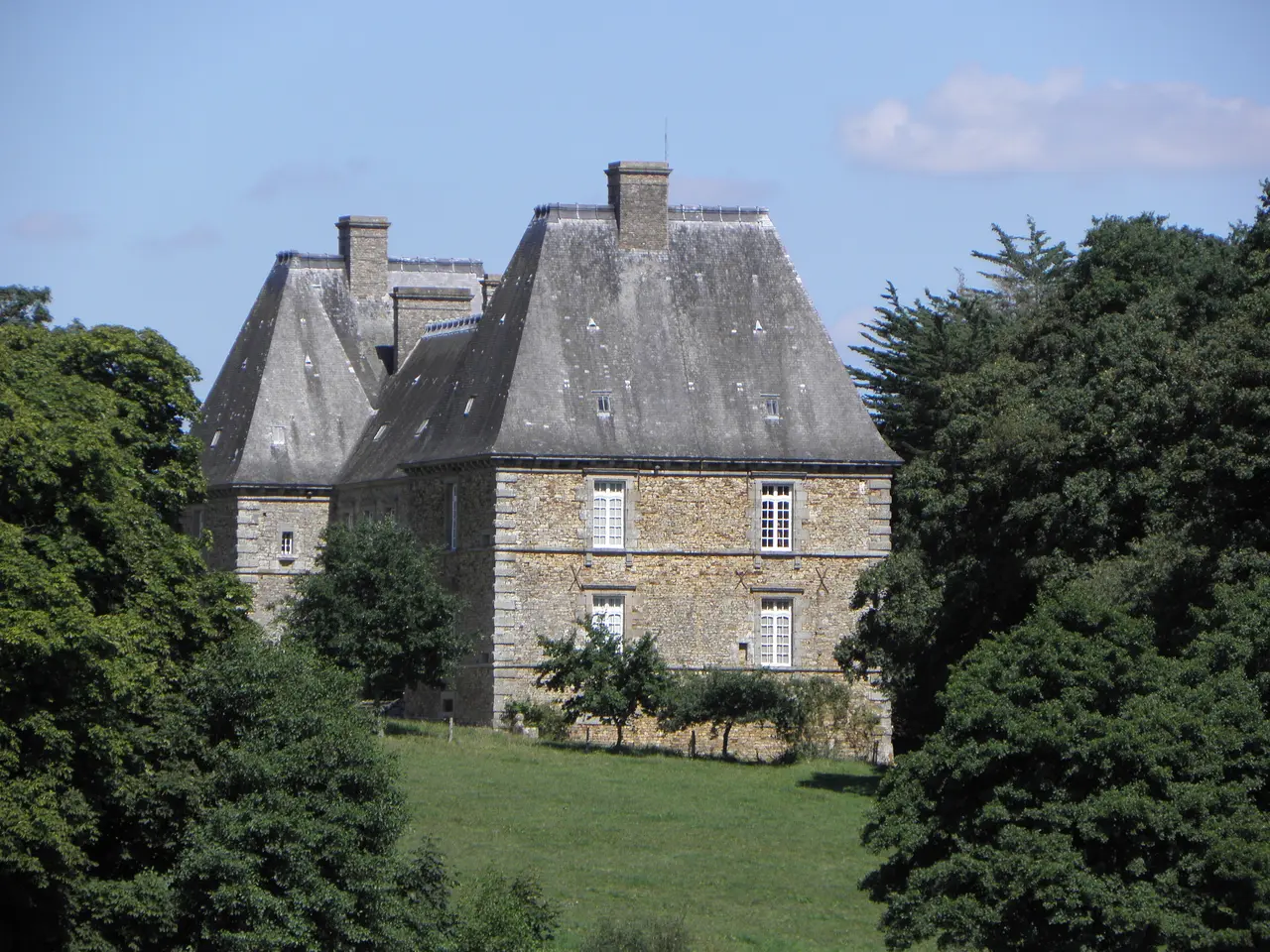 Andouillé-Neuville (35) Château de La Magnanne 01