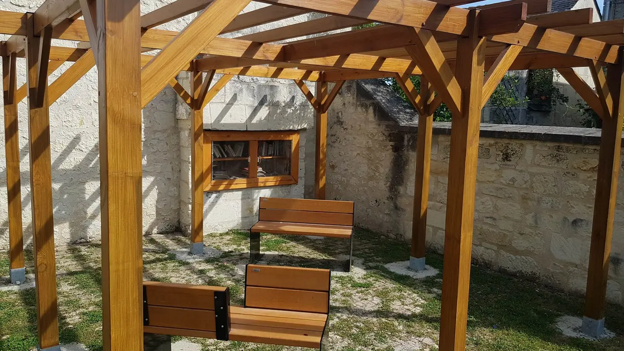 Bellevigne-les-Châteaux - 25 Rue Foucault (saint-Cyr) - boîte à livres