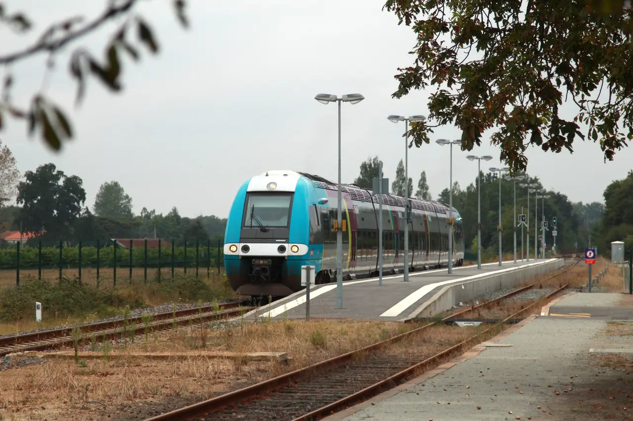 2012-09-09 600D 8713 XGC au TER59226 à Bouaye