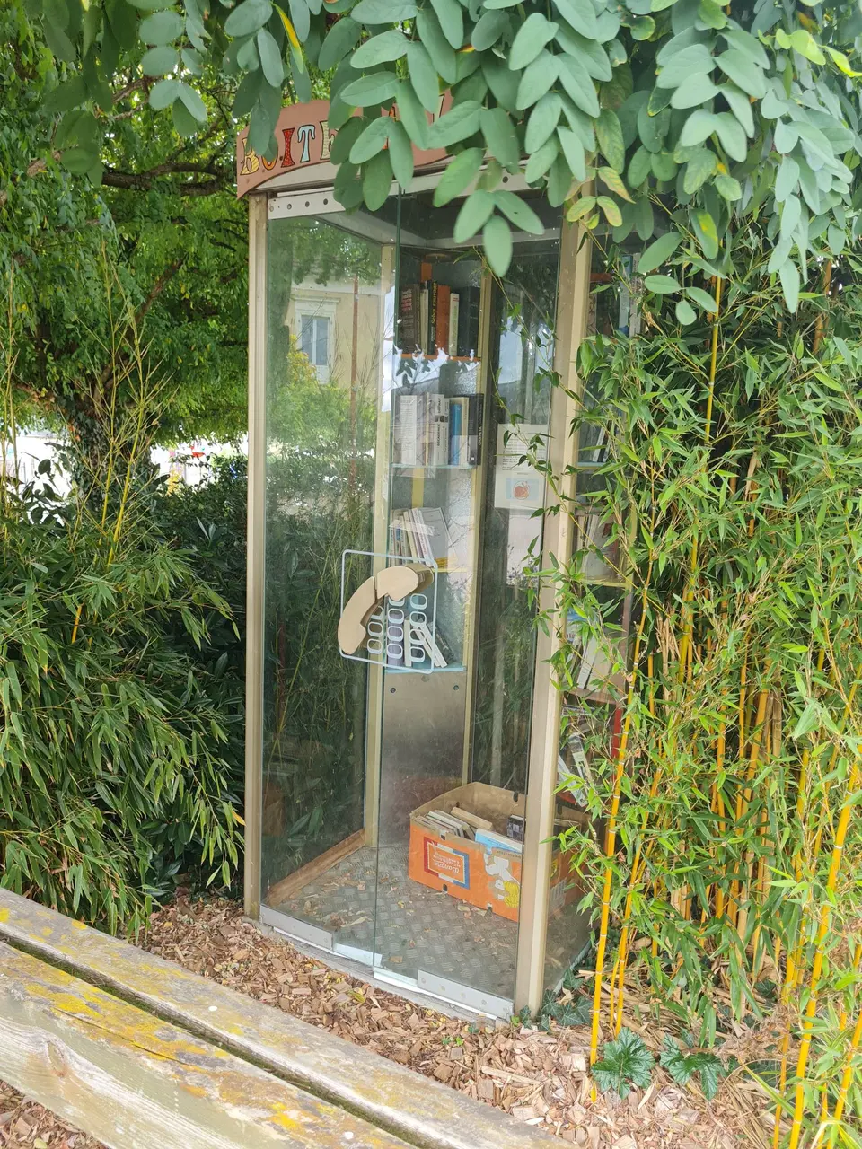 Brette-les-Pins - Place des Acacias - boîte à livres