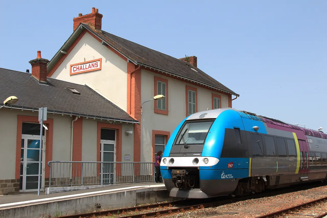 X76788 à Challans par Cramos