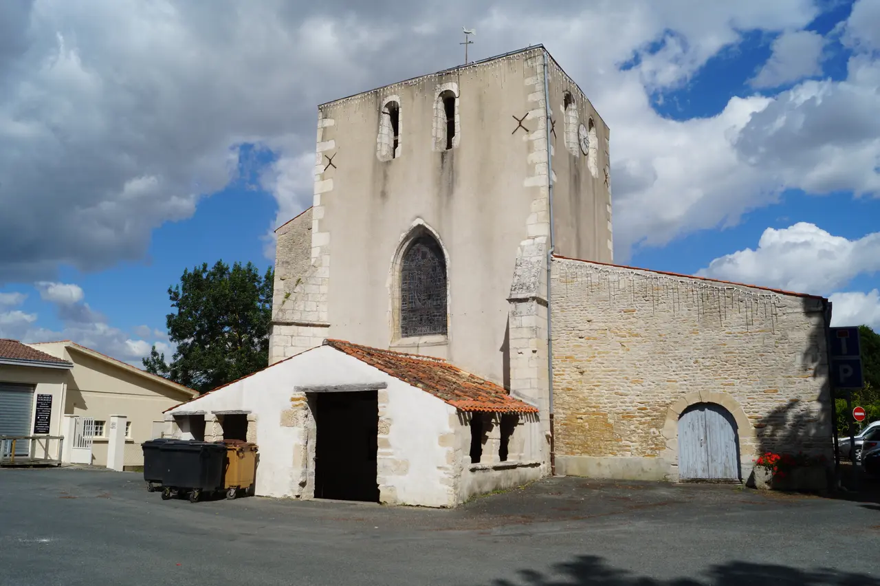 File:Église Saint-Hilaire de Champagné-les-Marais (vue 1, Éduarel, 14 juillet 2016).jpg