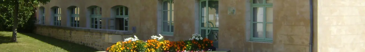 Champfleur72 lavoir façade (cropped)