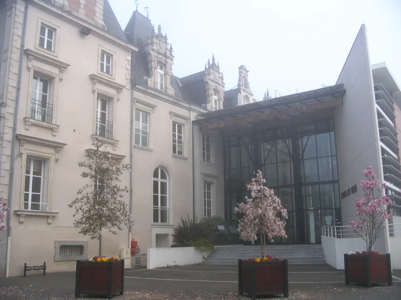 Changé (Mayenne) - Town hall - 4