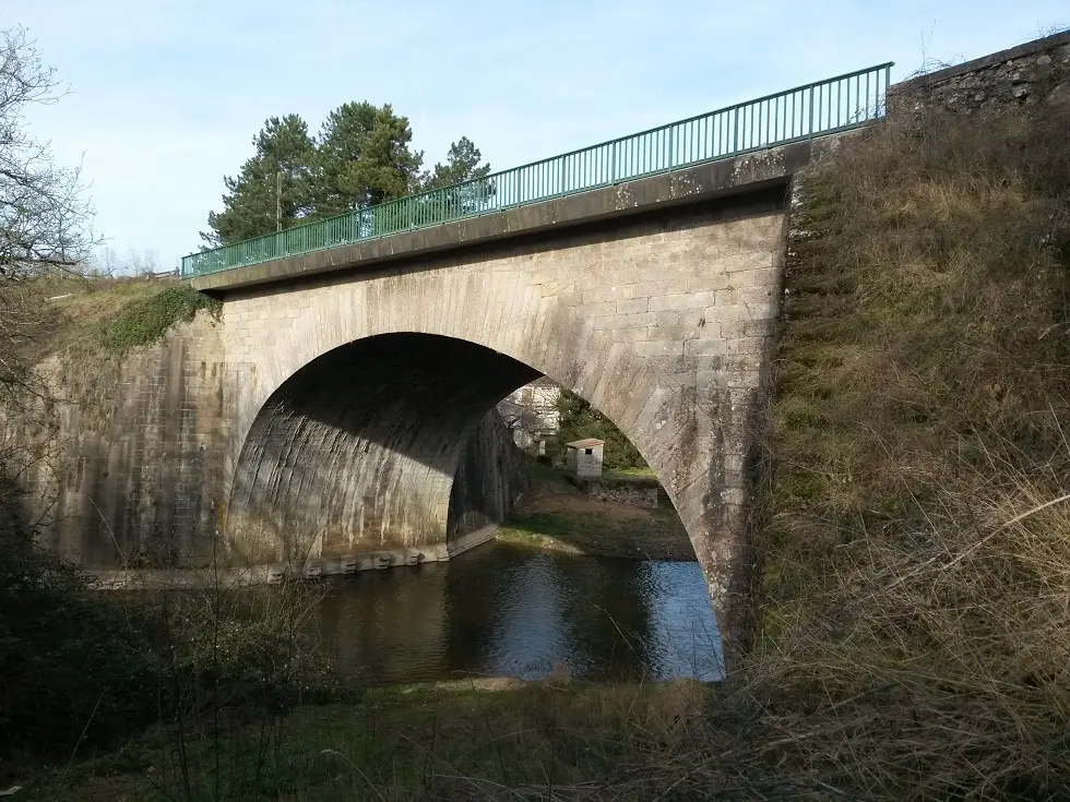 Fr-85-Chantonnay-Pont-Charron