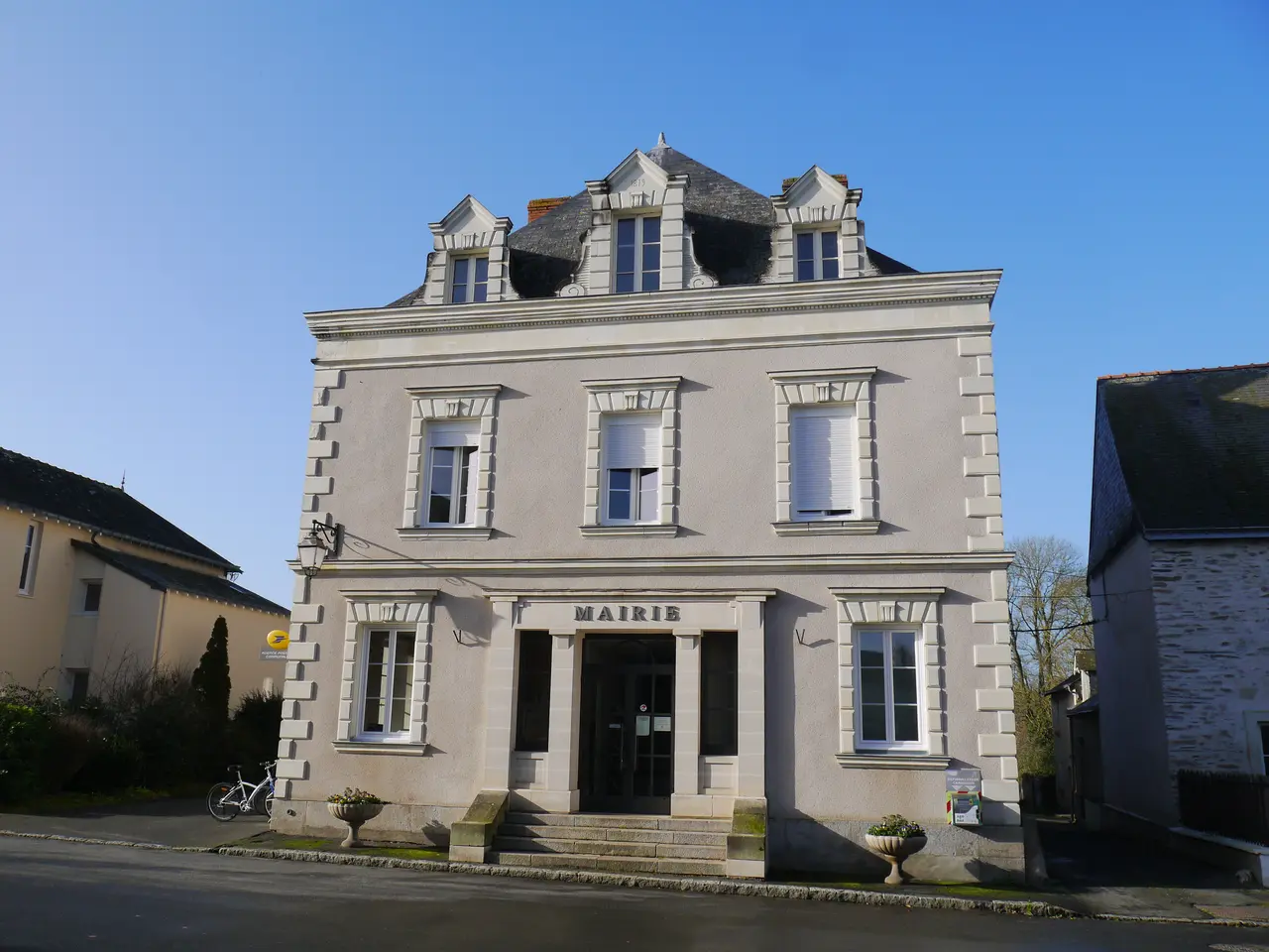 49 Chazé-sur-Argos mairie